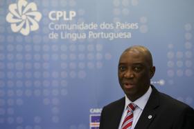 MNE MOÇAMBICANO EM PARIS PARA “PREPARAR A VISITA DO PRESIDENTE” FILIPE NYUSI