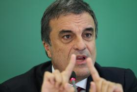 MINISTRO BRASILEIRO ANUNCIA QUE HAVERÁ MEDIDAS CONTRA CORRUPÇÃO E DEFENDE REFORMA POLÍTICA