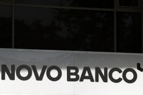 CERCA DE 100 PESSOAS INVADEM INSTALAÇÕES DO NOVO BANCO EM VISEU