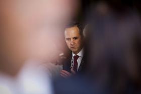 PS ACUSA GOVERNO DE SER “INCAPAZ” DE APROVEITAR “PLANO JUNCKER”