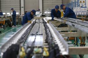 PRODUÇÃO INDUSTRIAL DA CHINA CONTRAI EM FEVEREIRO PELO SEGUNDO MÊS CONSECUTIVO