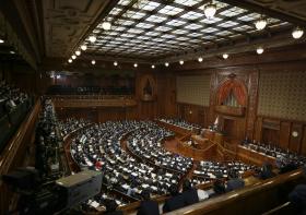 JAPONESES EM MANIFESTAÇÃO CONTRA O NUCLEAR