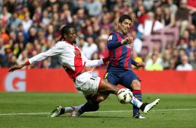 FC BARCELONA GOLEIA RAYO VALLECANO, ULTRAPASSA REAL MADRID E RECUPERA LIDERANÇA