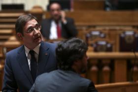 PASSOS COELHO ACEITA “ESCRUTÍNIO ESPECIAL”, MAS RECUSA “MANIPULAÇÃO POLÍTICA”