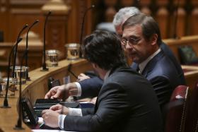 RESPOSTA DE PASSOS AO PS INTERROMPIDA POR PROTESTOS NAS GALERIAS DO PARLAMENTO