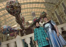 VALQUÍRIA GIGANTE DE JOANA VASCONCELOS “TOMA CONTA” DE PRAÇA DE CASINO EM MACAU