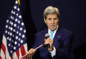 CHEFE DA DIPLOMACIA DOS EUA ADMITE NEGOCIAR COM ASSAD PARA ACABAR COM CONFLITO NA SÍRIA