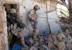 EUA INICIAM ATAQUES AÉREOS PARA AJUDAR A RECUPERAR A CIDADE IRAQUIANA DE TIKRIT