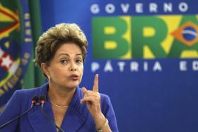 PRESIDENTE BRASILEIRA ANUNCIA PACOTE DE MEDIDAS CONTRA A CORRUPÇÃO