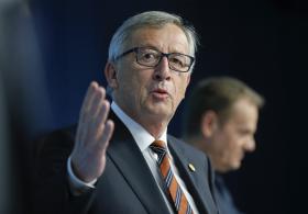 UE AVANÇA COM AJUDA DE EMERGÊNCIA DE DOIS MIL MILHÕES DE EUROS PARA A GRÉCIA