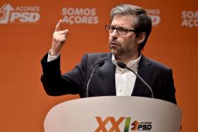 PSD DESAFIA COSTA A DEIXAR “POLÍTICA DE CASINHOS” E A FALAR DA BAIXA DO DESEMPREGO