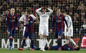 CRISTIANO RONALDO MARCA, MAS REAL MADRID PERDE EM BARCELONA