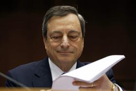 DRAGHI ELOGIA PORTUGAL E RECUSA QUE BCE ESTEJA A FAZER CHANTAGEM COM A GRÉCIA