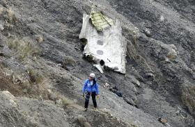 PILOTO DA GERMANWINGS FICOU SOZINHO NO ‘COCKPIT’ ANTES DO ACIDENTE NOS ALPES FRANCESES