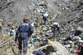 FRANÇA/AVIÃO: RESPONSÁVEL DE INVESTIGAÇÃO FRANCESA NÃO DESCARTA AVARIA DO APARELHO