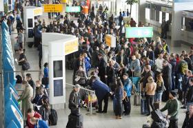 VOOS SUSPENSOS EM AMESTERDÃO DEVIDO A FALHA ELÉTRICA NA REGIÃO