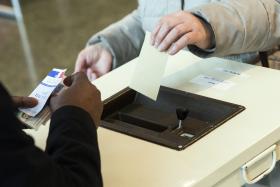 VITÓRIA DA DIREITA EM ESCRUTÍNIO LOCAL A DOIS ANOS DAS PRESIDENCIAIS – PROJEÇÕES