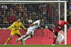 PORTUGAL VENCE SÉRVIA POR 1-0, AO INTERVALO