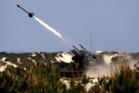 UM CAPACETE AZUL E DOIS CIVIS MORRERAM NUM ATAQUE COM MÍSSEIS EM KIDAL NO MALII