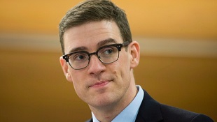 Andrew Bennett espera para aparecer na Comissão de Relações Exteriores da Câmara dos Comuns - 27 de janeiro de 2015, em Otava. The Canadian Press / Adrian Wyld