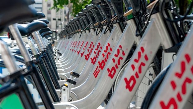 O projeto Bixi foi lançado em Montreal em 2009 e, apesar de problemas financeiros, tornou-se um modelo de partilha de bicicletas em todo o mundo. (Luc Lavigne / Radio-Canada)