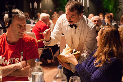 Faulty Towers: The Dining Experience apresenta um jantar e um espetáculo. FONTE: sonycentre.ca
