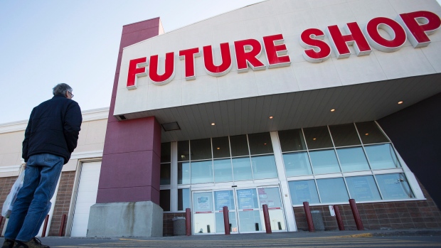 Especialistas dizem que a morte da Future Shop não é nenhuma surpresa quando mais compradores se voltam para as compras online e aconselhamento técnico online. (Aaron Lynett / Canadian Press)