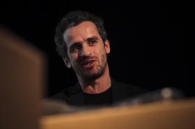 JOSÉ LUÍS PEIXOTO E CINEASTA JOSÉ MIGUEL RIBEIRO EM FESTIVAL LITERÁRIO NO BRASIL