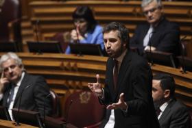 INQUÉRITO/BES: PS VOTA FAVORAVELMENTE RELATÓRIO “BEM FEITO” E “FIEL À VERDADE”