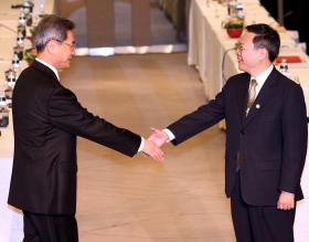 LÍDERES DO PC CHINÊS E DO PARTIDO NACIONALISTA VÃO ENCONTRAR-SE EM PEQUIM