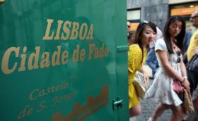 TURISTAS CHINESES GASTARAM MAIS DE 900 EUROS EM MÉDIA POR COMPRA EM PORTUGAL EM 2014