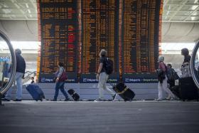 GREVE DE CONTROLADORES AÉREOS LEVA A CANCELAMENTO DE VOOS NA 4.ª FEIRA EM FRANÇA