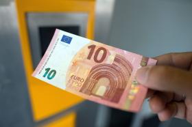 EURO RECUA DE NOVO FACE AO DÓLAR