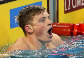 BRITÂNICO ADAM PEATY BATE RECORDE DO MUNDO DOS 100 METROS BRUÇOS