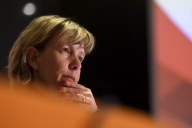 GOVERNO REDUZ CES PARA METADE EM 2016 E ELIMINA-A EM 2017