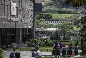 DEPUTADOS QUEREM QUE PETROBRAS NÃO TENHA DE PARTICIPAR NA EXPLORAÇÃO DE PETRÓLEO