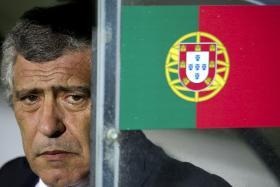 FERNANDO SANTOS ADMITE ABDICAR DE JOGADORES PARA AS SELEÇÕES JOVENS