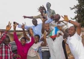 NIGÉRIA/ELEIÇÕES: MUHAMMADU BUHARI VENCE POR 2,57 MILHÕES DE VOTOS — OFICIAL