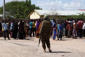 AUTORIDADES QUENIANAS ANUNCIAM FIM DAS OPERAÇÕES NA UNIVERSIDADE DE GARISSA, 148 MORTOS
