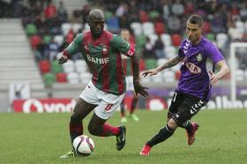VITÓRIA DE SETÚBAL, COM 10 JOGADORES, EMPATA NO TERRENO DO MARÍTIMO
