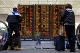 CONTROLADORES AÉREOS FRANCESES CANCELAM GREVE PREVISTA PARA ESTA SEMANA