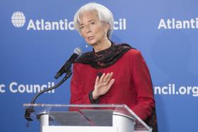 LAGARDE DIZ QUE RISCOS AUMENTARAM NAS ECONOMIAS EMERGENTES