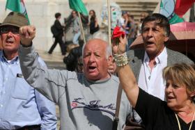 REFORMADOS PROTESTAM CONTRA CONTINUAÇÃO DE CORTES NAS PENSÕES – MURPI