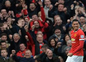 CHRIS SMALLING PROLONGA CONTRATO COM MANCHESTER UNITED ATÉ 2019