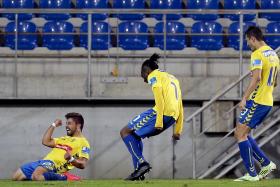 ESTORIL-PRAIA VENCE PAÇOS DE FERREIRA COM GOLO DE TOZÉ