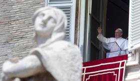 PAPA PEDE MEDIDAS URGENTES PARA EVITAR TRAGÉDIAS NO MEDITERRÂNEO