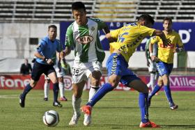 ESTORIL-PRAIA VENCE SETÚBAL, QUE ESTÁ CINCO PONTOS ACIMA DA ZONA DE DESCIDA