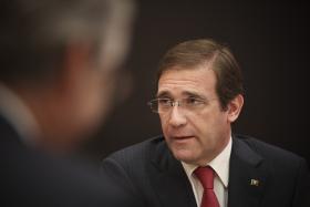 GOVERNO QUER AMORTIZAR ANTECIPADAMENTE TODA A RESTANTE DÍVIDA AO FMI – PASSOS COELHO