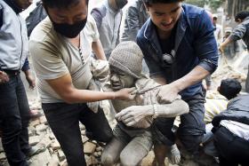 NÚMERO DE MORTOS NO NEPAL DEVIDO AO SISMO SOBE PARA 449 – POLÍCIA