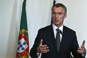 PAPEL DA NATO NO MEDITERRÂNEO É ESTABILIZAR PAÍSES DE ORIGEM DOS IMIGRANTES – STOLTENBERG